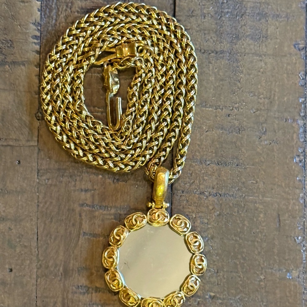 CHANEL Gold Chain Necklace with CC Mirrored Pendant
